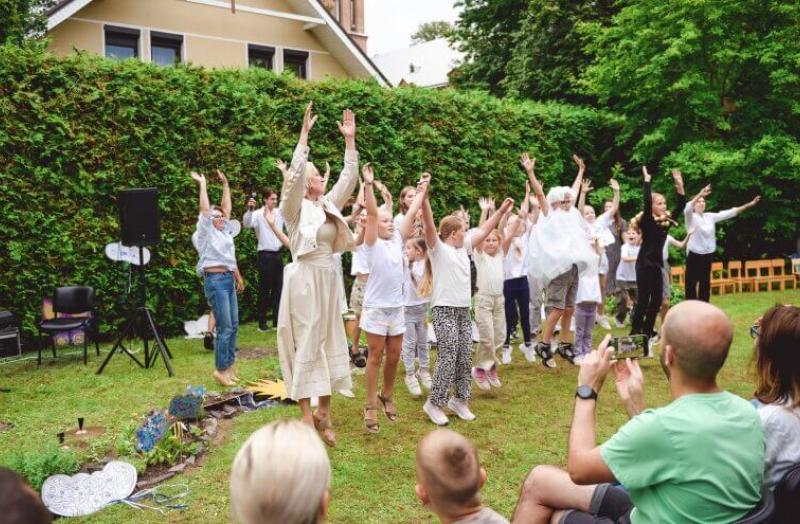 Ačiū aukščiau žemės!