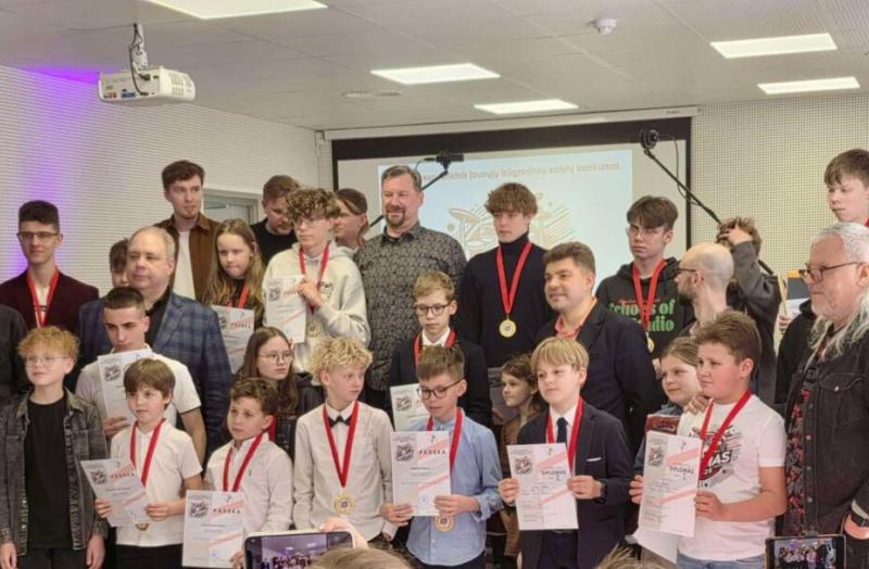 Sveikiname mokinius, tapusius diplomantais!