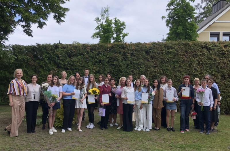 Sveikiname absolventus!